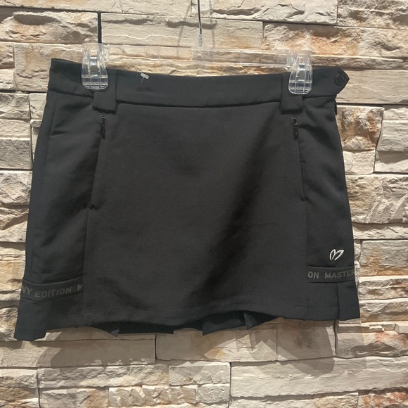 Master Bunny Edition  Women’s  Athletic Tennis  Skirt, Color Black, Size 4 - Picture 1 of 6